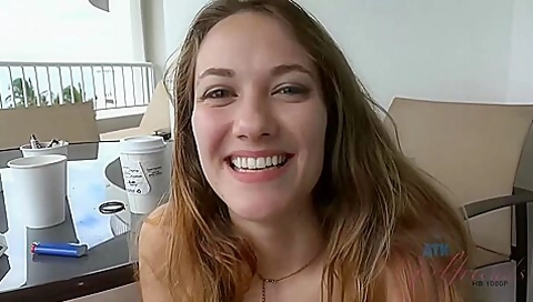 Her Pretty Face Got A Nice Little Present - Samantha Hayes