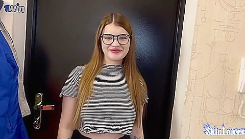 Sosedka Ubedila Menya Izmenit Svoei Devushke. Zashla Za Saharom A Poluchila Spermu Na Lico